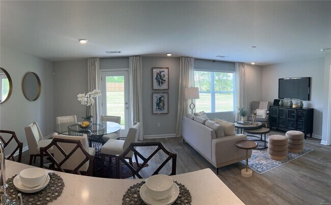 Building Photo - 6006 Singleton St