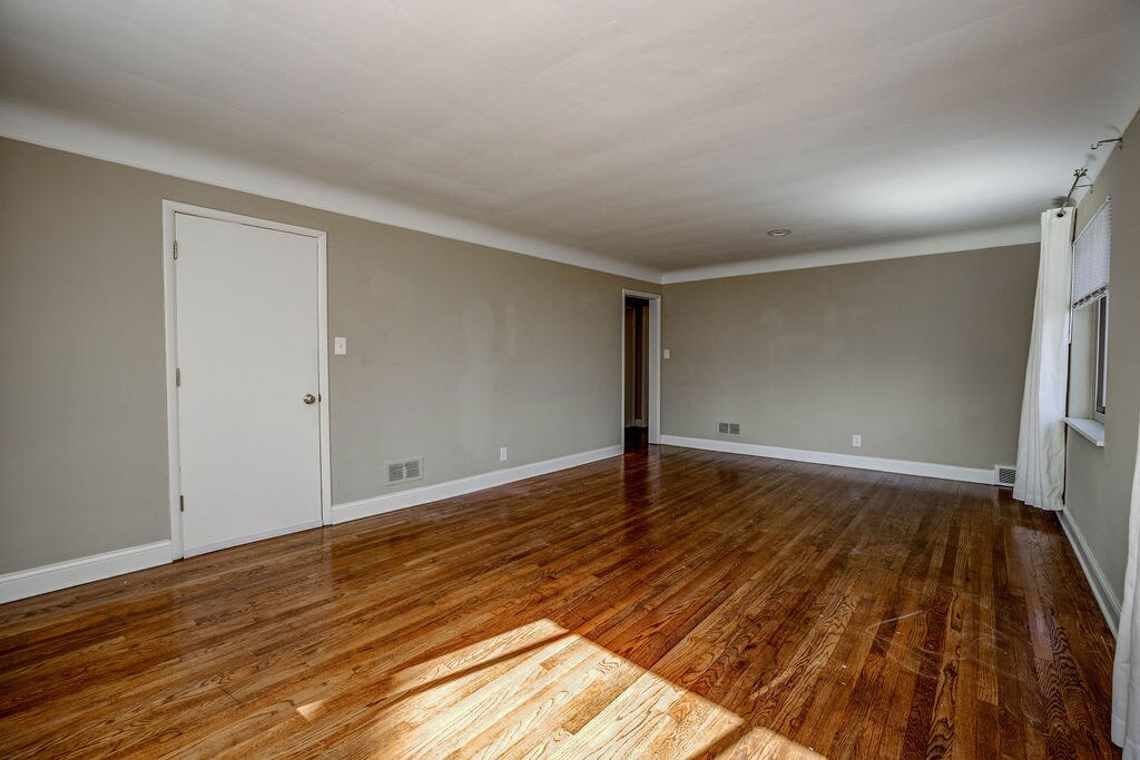 Building Photo - 4146 South Ave