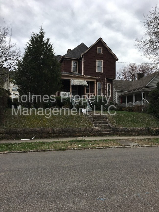 Building Photo - 1612 Forest Ave