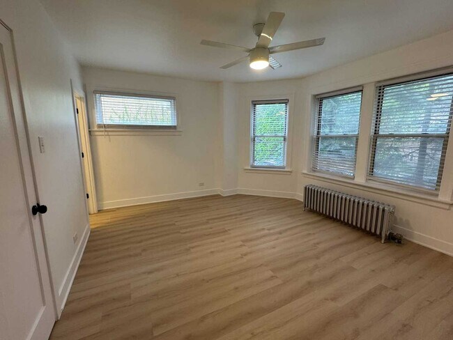 Building Photo - 6310 N Artesian Ave