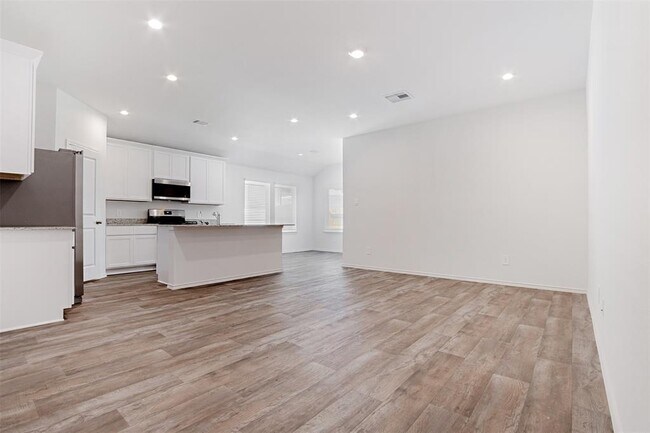 Building Photo - 4302 Freya Pointe Dr