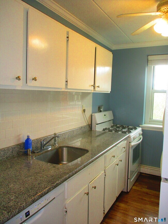 Building Photo - 27 Northill St