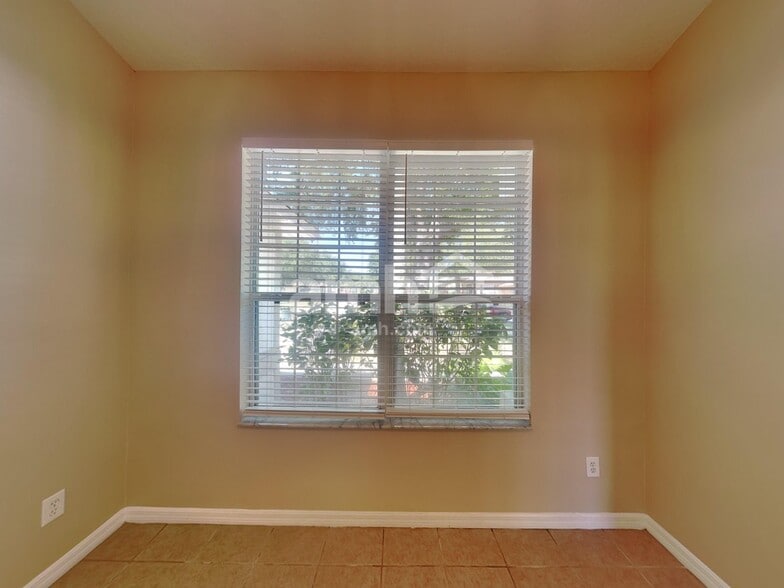 Building Photo - 1075 Princeton Dr