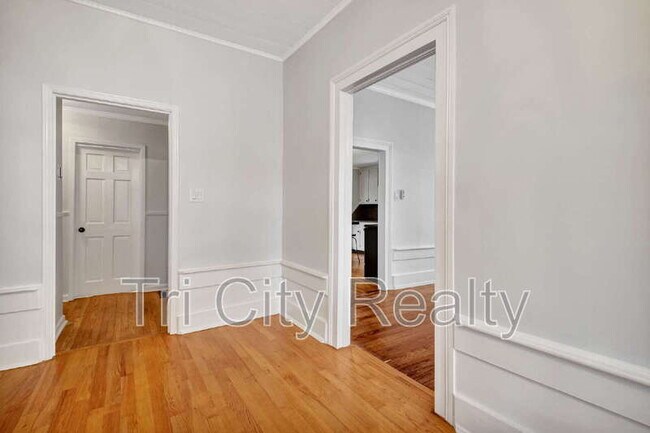 Building Photo - 115 Church Aly