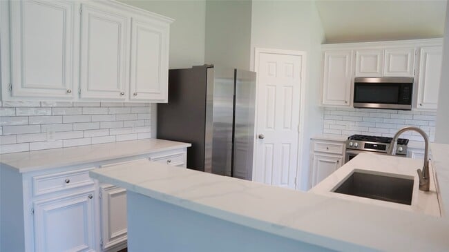 Building Photo - 3915 Summerfield Dr