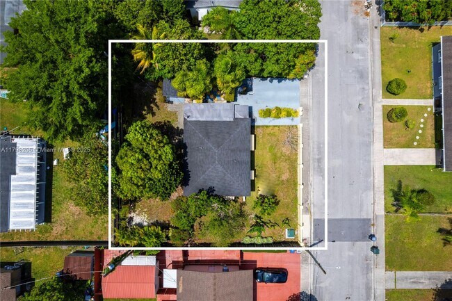Building Photo - 6320 SW 58th Pl