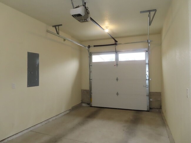 Building Photo - 2587Justine - FH
