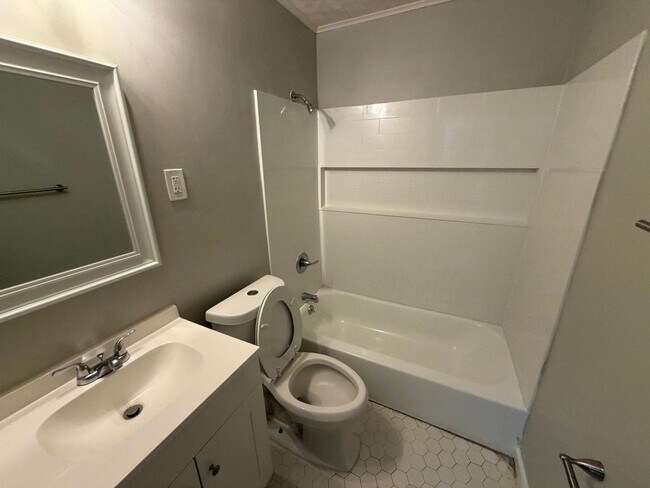 Building Photo - Welcome to your new home in Southaven, MS! HALF OFF FIRST MONTH RENT!!