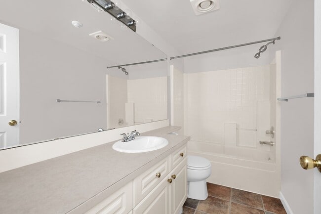 Building Photo - 3 Bedroom 2.5 Bath Redmond Townhouse