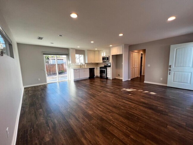 Building Photo - 13971 Weidner St