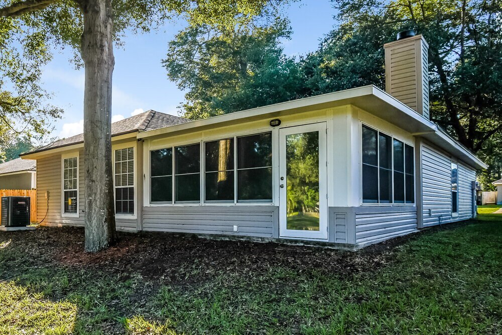 Building Photo - 1653 Spring Oaks Ln