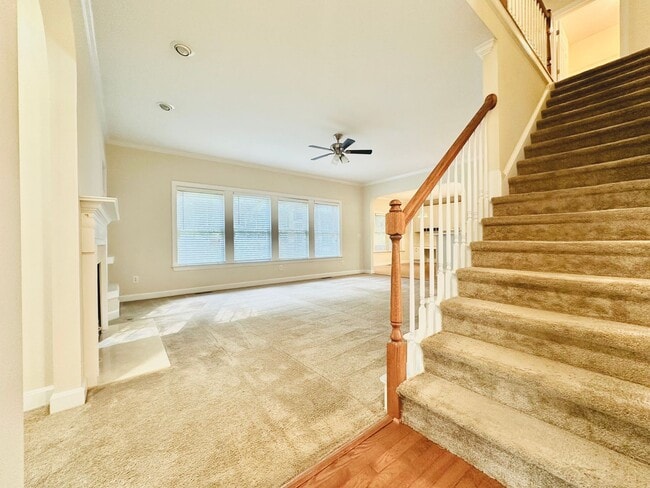 Building Photo - 5 BD, 4 BA Beautiful Wakefield Home