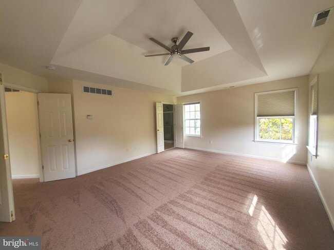 Building Photo - 5 Bandcroft Dr