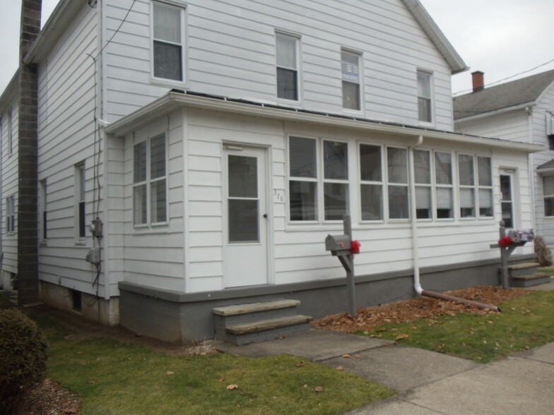 Building Photo - 376 Miller St