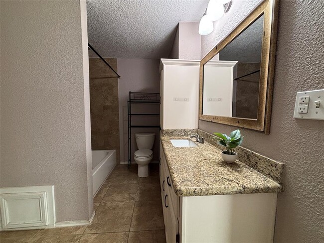 Building Photo - 2413 Kingsdale Dr