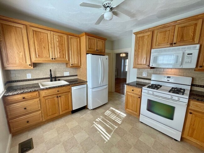 Building Photo - 222 Holbrook Rd