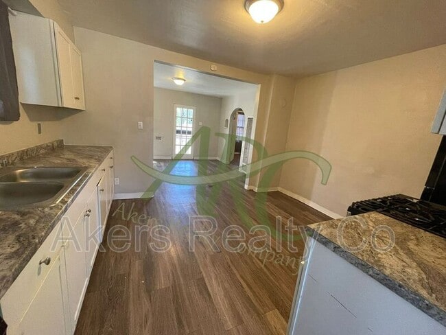 Building Photo - 1702 Van Buren St
