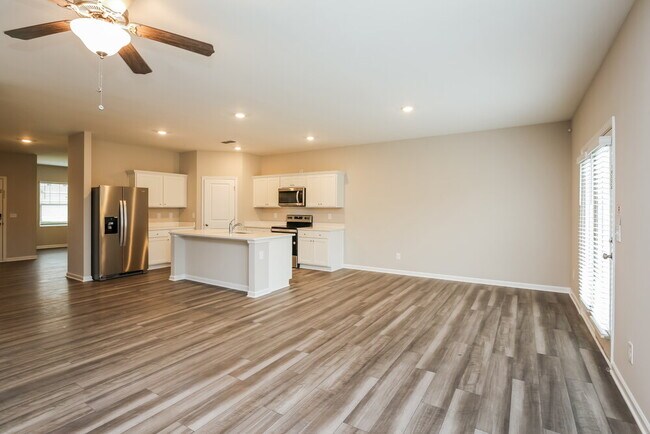 Building Photo - 80 Hyde Park