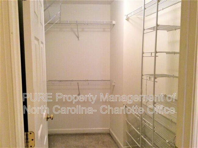 Building Photo - 718 W Trade St