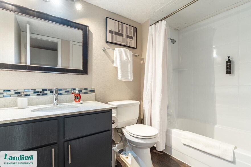 Building Photo - 711 Brentford Pl