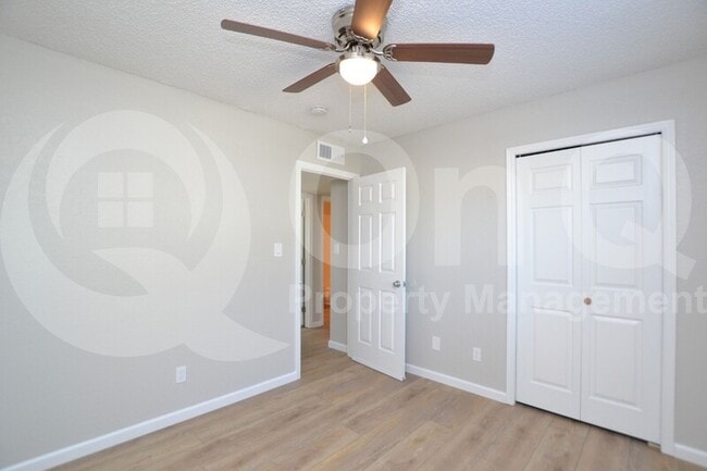 Building Photo - 3107 E Dolphin Ave