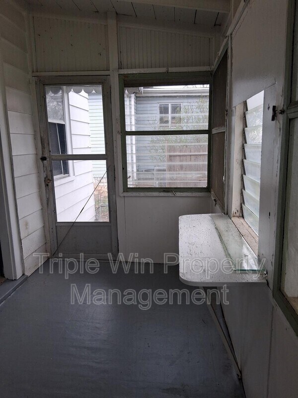 Building Photo - 4891 Hummelsheim Ave