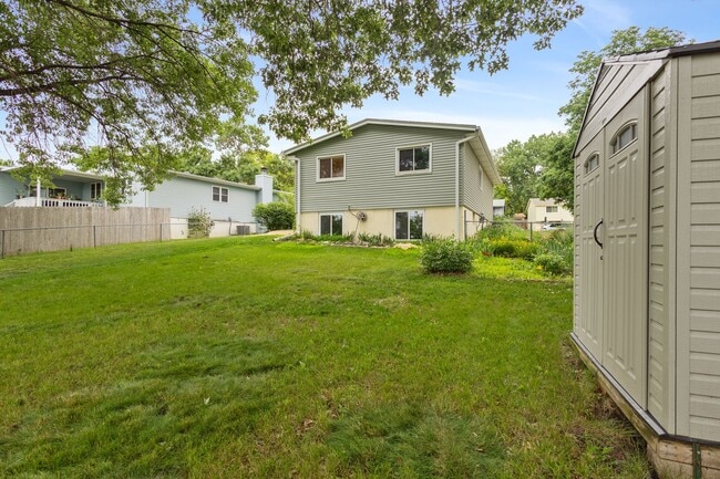 Building Photo - Fully Remodeled South Lincoln 4 Bedroom