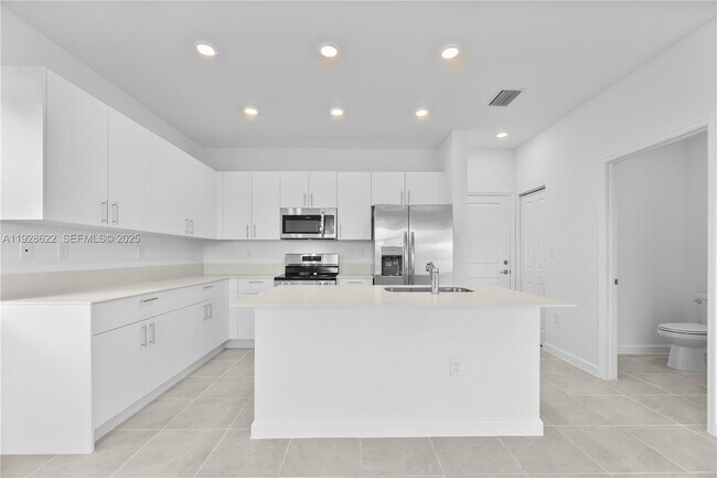 Building Photo - 2498 SE 25th Ct