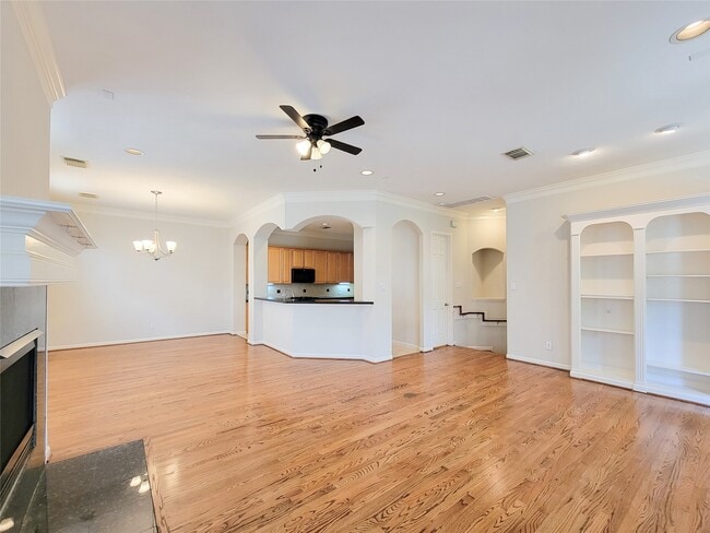 Building Photo - 604 Reinerman St