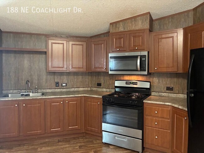 Building Photo - 188 Coachlight Dr