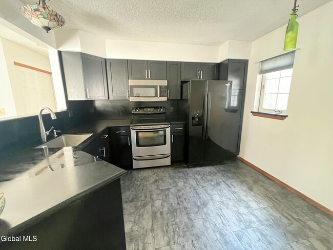 Building Photo - 4607 Foxwood Dr S
