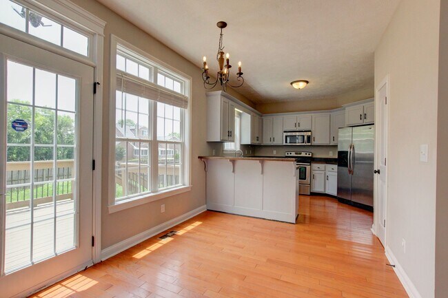 Building Photo - 716 Cavalier Dr