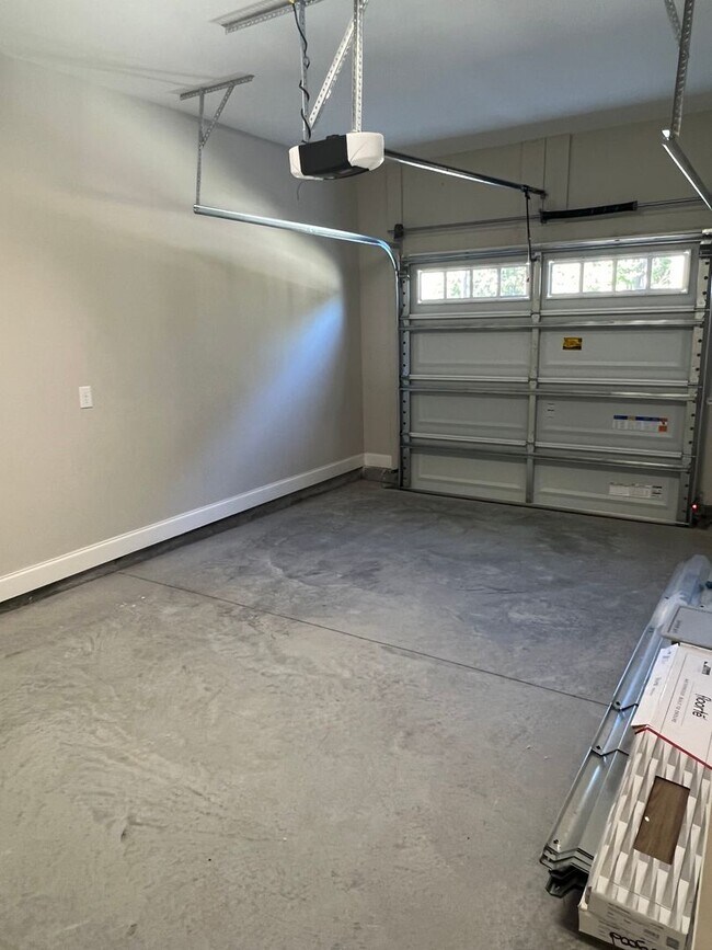 Building Photo - Lovely 3 BR Townhouse in Washington Square...