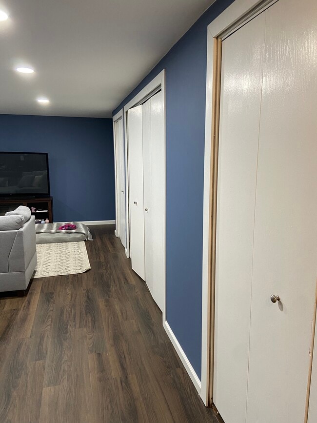 Building Photo - 2131 Cedar Ln