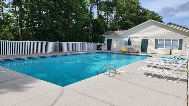 Building Photo - Townhome in Swansboro with 2 Master Suites + Community Pool. Showings Available!