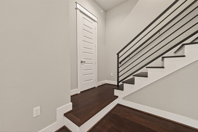 Building Photo - 2114 Engelmohr St