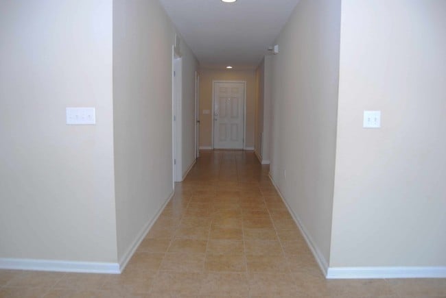 Building Photo - On the Pond in Timber Creek!