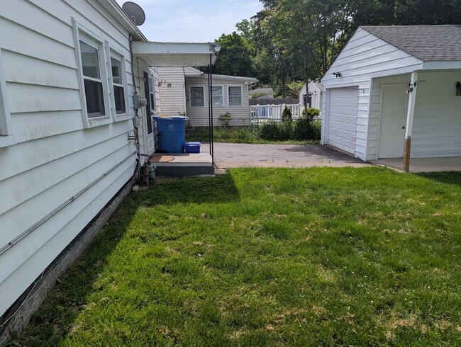 Building Photo - 3 Bedroom, 1 bath Single Family home for rent close to Uptown Kingston NY