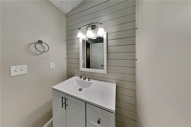 Building Photo - 1510 River Rock Trce