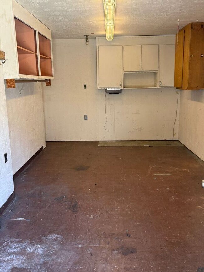 Building Photo - Fully Remodeled 3 Bed / 2.5 Bath Home in Hayward's Cherryland Neighborhood