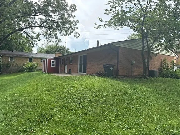 Building Photo - 3945 Sloping Dr