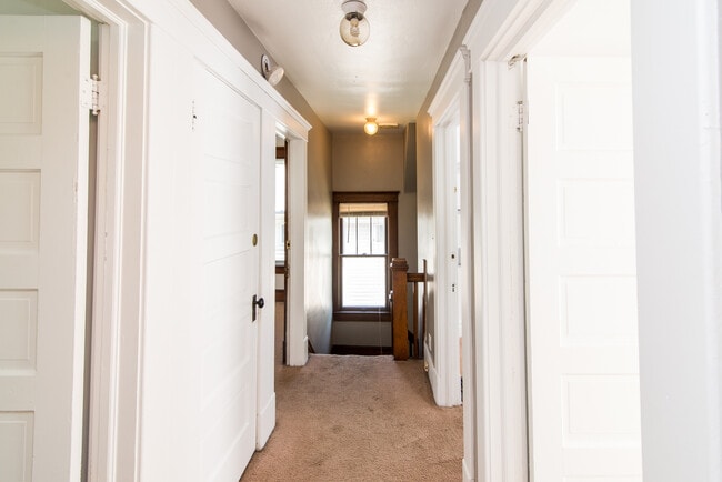 Building Photo - 812 Sybil St