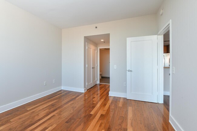 Building Photo - 800 Jackson St