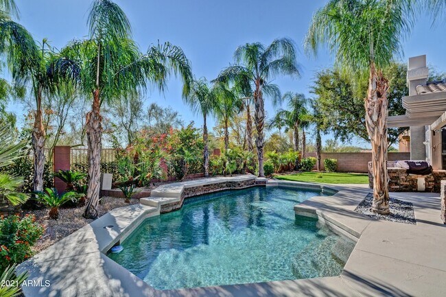 Building Photo - 13059 E Poinsettia Dr