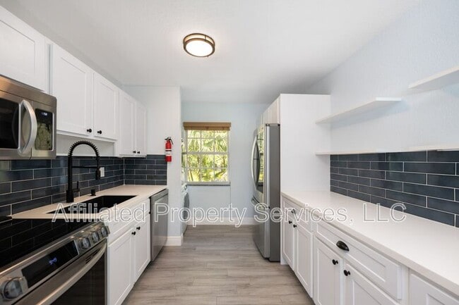 Building Photo - 5207 N Flagler Dr