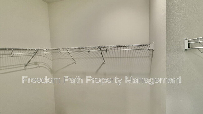 Building Photo - 5102 E Norma Ave