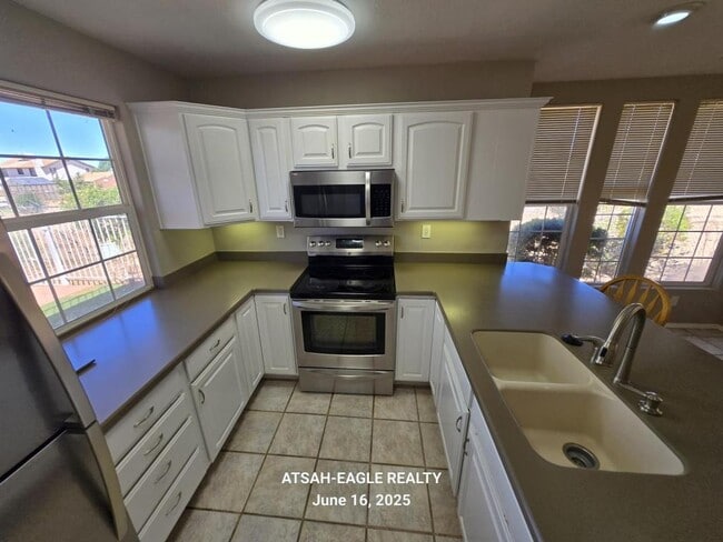 Building Photo - 1200 Glen Canyon Dr