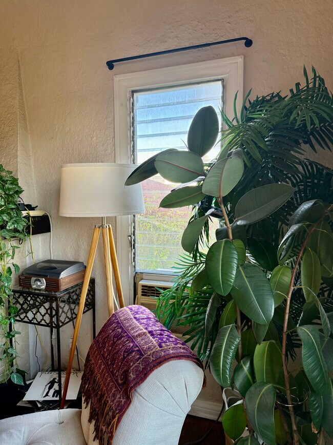 Building Photo - 1611 Talmadge St