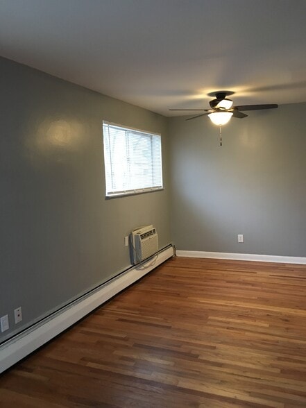 living_dining rm - 4914 Charlemar Dr