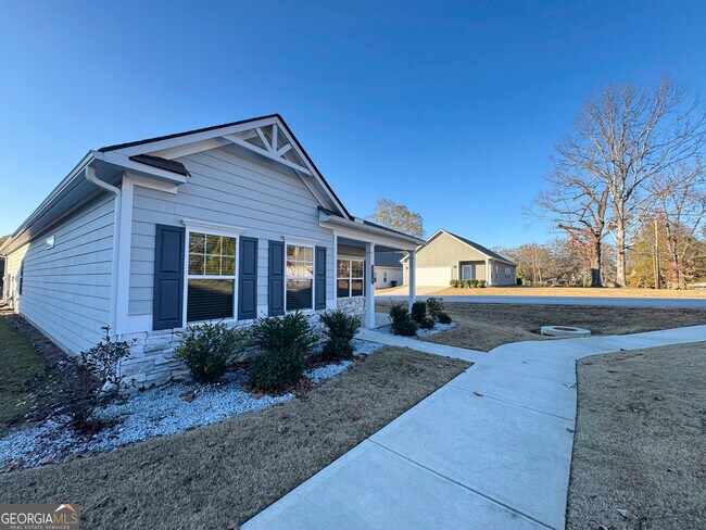 Building Photo - 214 N Dogwood St